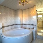 Badezimmer im DG