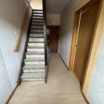 Flur im OG rechts mit Treppe zum DG