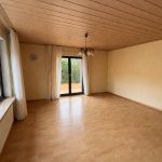 5 Wohnzimmer mit Zugang zur Terrasse im EG