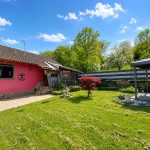 31 Garten mit Wiese und Freisitz