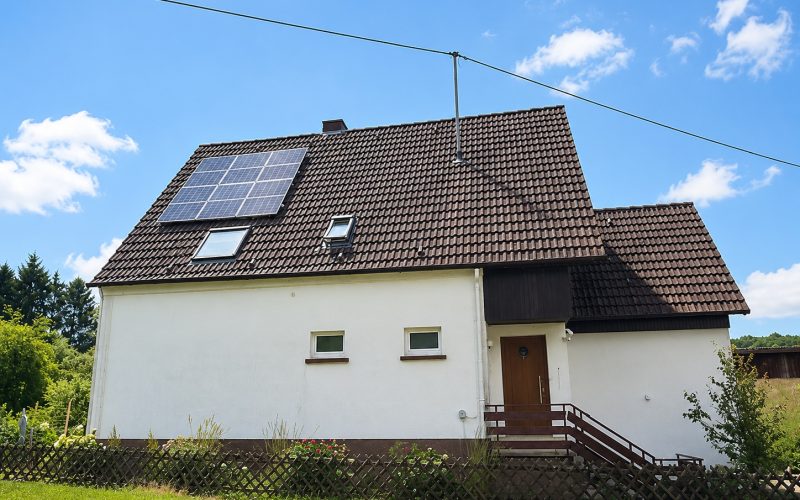 Straßenansicht der Liegenschaft