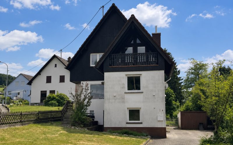 Blick zur Hofeinfahrt der Liegenschaft