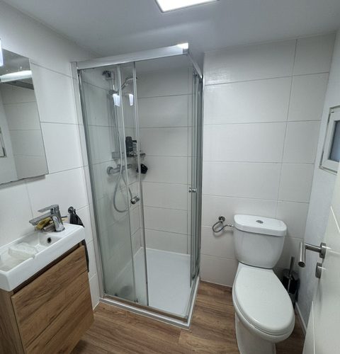 Duschbadezimmer im UG