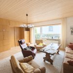 8 Wohnzimmer mit Blick zum Eszzimmer und Terrasse
