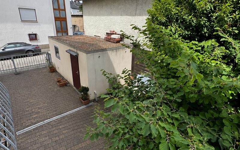 Blick vom Balkon zum Hof