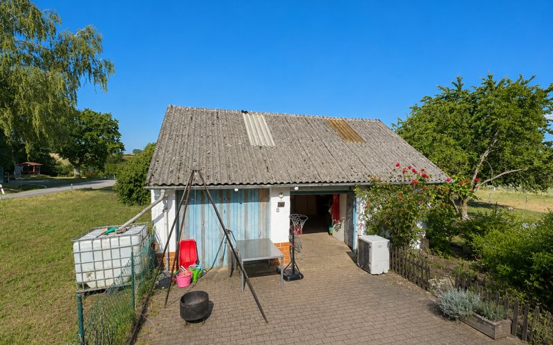 20 Garage im östlichen Grundstücksbereich