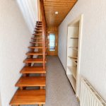 Hauseingangsbereich mit Treppenhaus