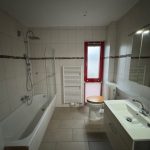 Badezimmer mit Tageslicht