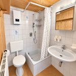 Duschbadezimmer im OG